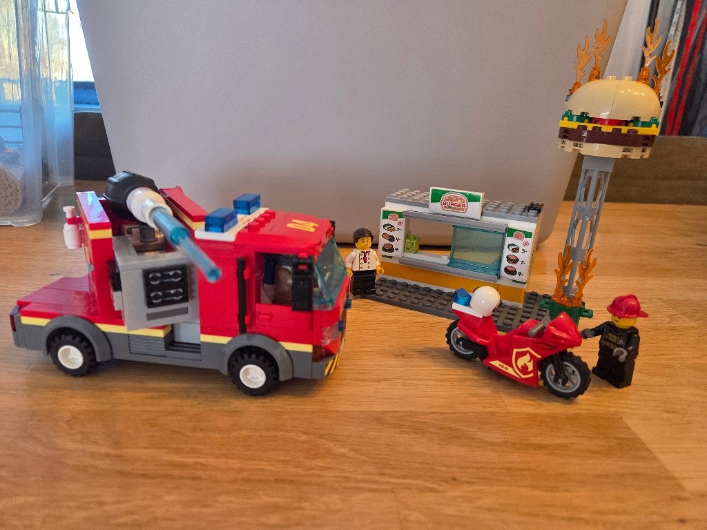 Lego 60214 Brand bij het hamburgerrestaurant, Kinderen en Baby's, Lego, Inclusief instructies, Ophalen of Verzenden, Complete set