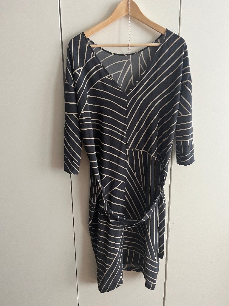 zijden jurk Humanoid, Kleding | Dames, Jurken, Maat 42/44 (L), Ophalen of Verzenden, Zo goed als nieuw, Onder de knie