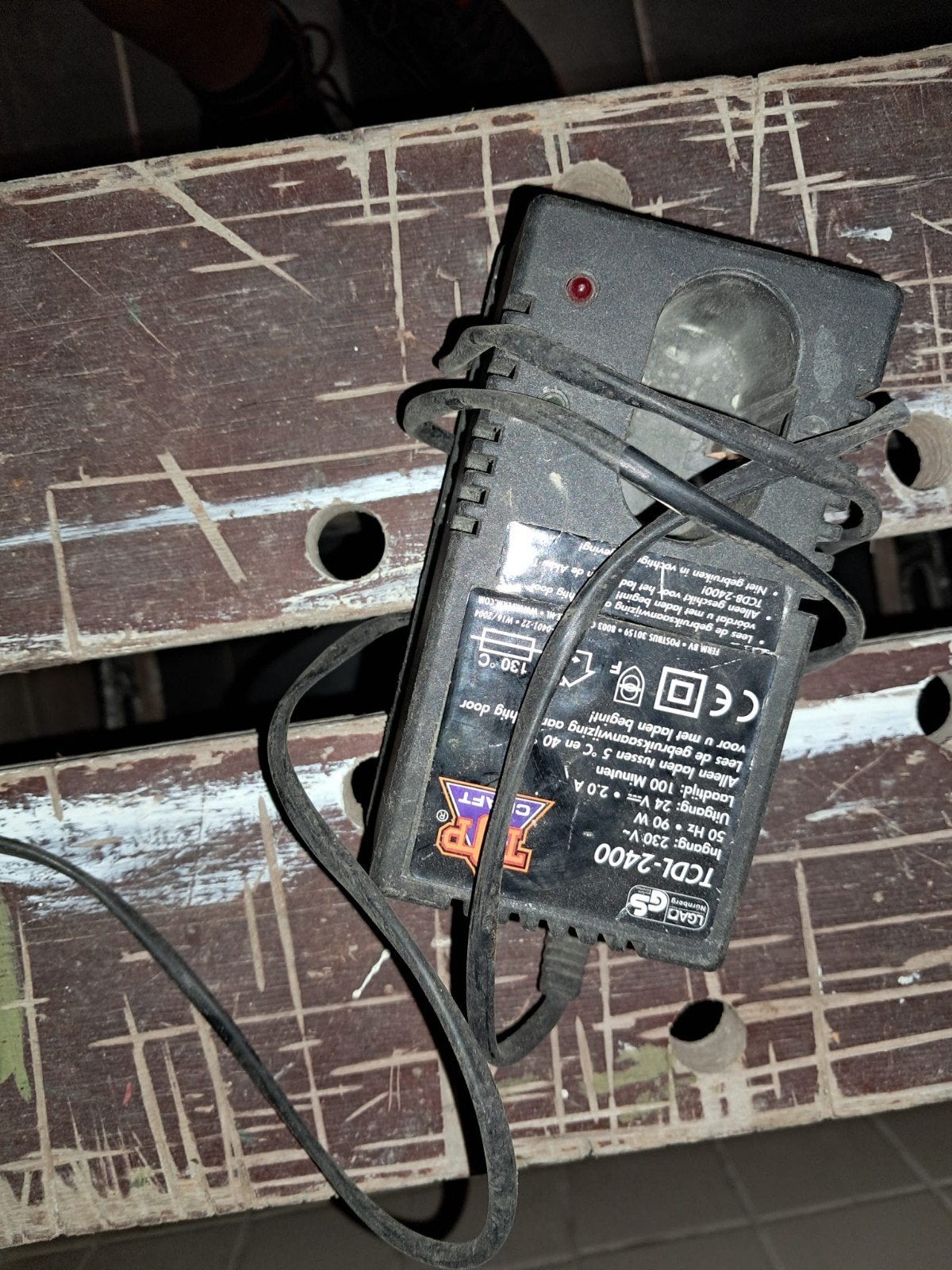Acculader TCDL-2400 - 24V 2.0A, Ophalen, Gebruikt