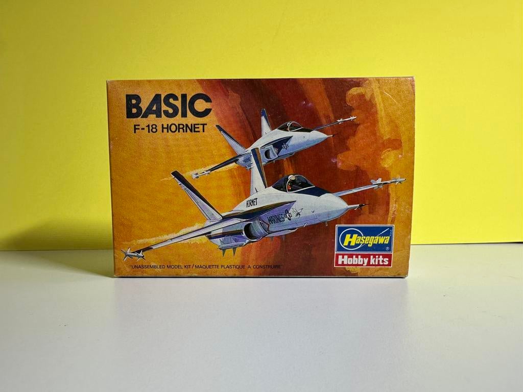 Hasegawa - Hobby kits F-18  Hornet Fighter Jet Aircraft, Ophalen of Verzenden, Zo goed als nieuw, Groter dan 1:72, Overige merken