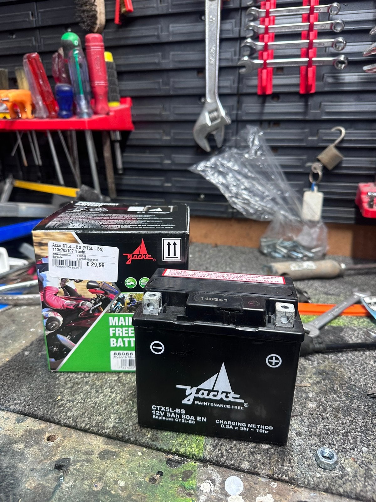 Scooter accu 12v 5 A, Fietsen en Brommers, Brommeronderdelen | Scooters, Ophalen, Nieuw