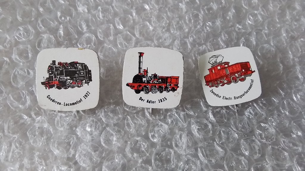 3 verschillende speldjes locomotieven, Ophalen of Verzenden, Zo goed als nieuw, Overige onderwerpen
