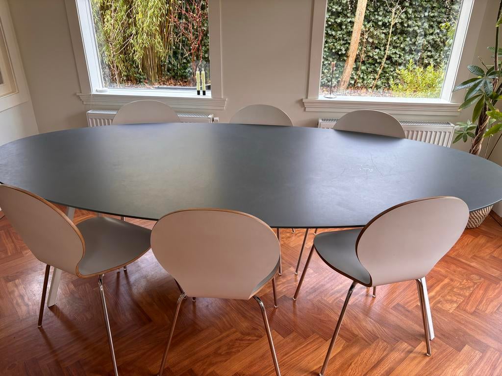 Groene ovale tafel van Studio Henk, Huis en Inrichting, Ophalen, Overige materialen, Gebruikt, 100 tot 150 cm