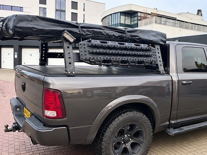 Dodge RAM 1500 Laramie 5.7 V8 HEMI LPG | Bilstein | Voodoo, Auto's, Automaat, Euro 5, Zwart, Dealer onderhouden