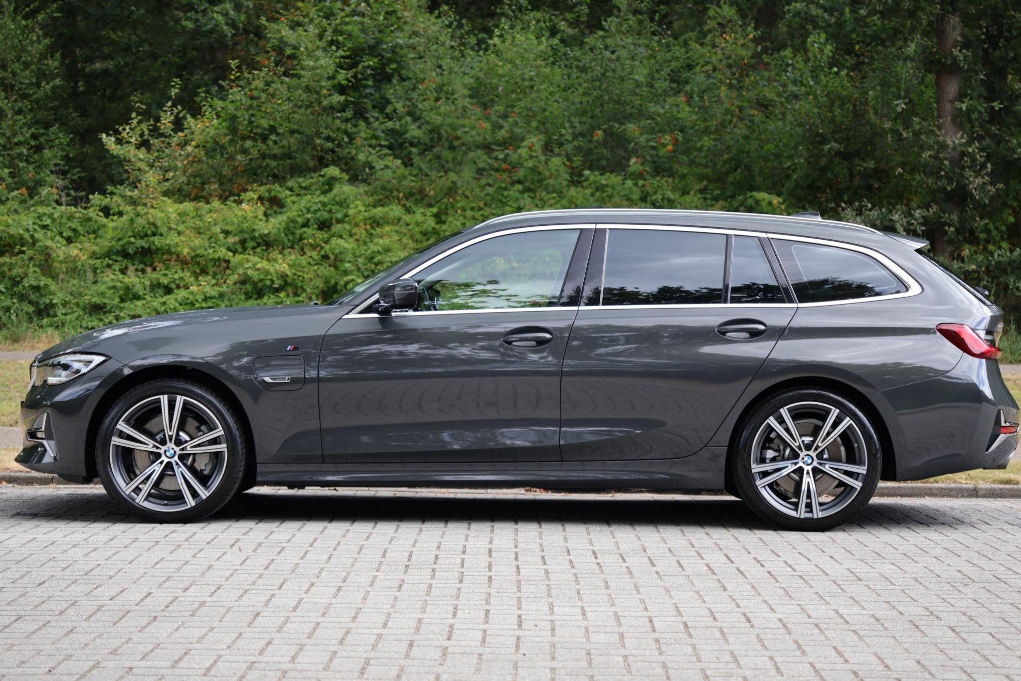 BMW 3-serie Touring 330e xDrive High Executive Luxury Line |, 1998 cc, Gebruikt, 1865 kg, 120 €/maand