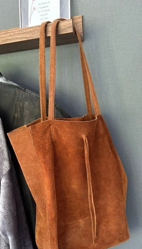 Vera pelle Suede tas, 40 tot 60 cm, Bruin, Minder dan 35 cm, Ophalen of Verzenden