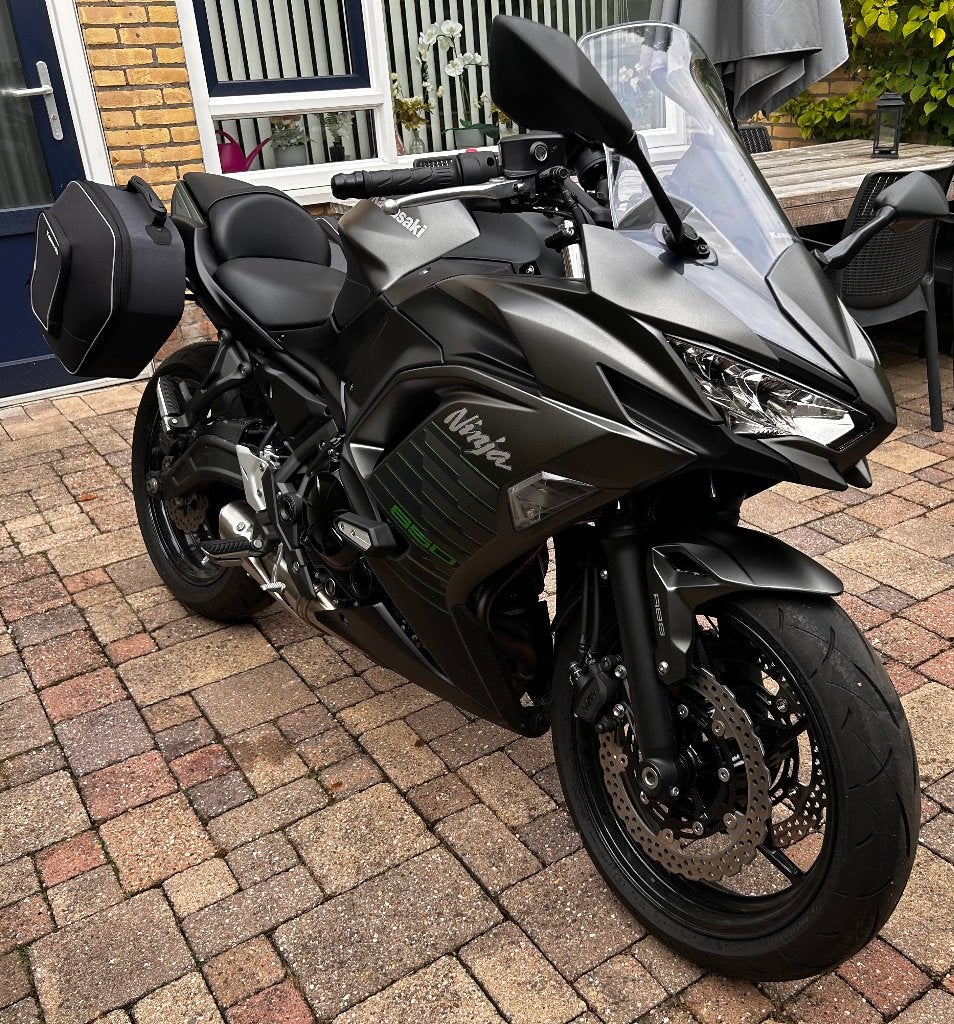 Kawasaki Ninja 650 + TomTom Rider, 2 cilinders, Occasion, Meer dan 35 kW, Handgeschakeld
