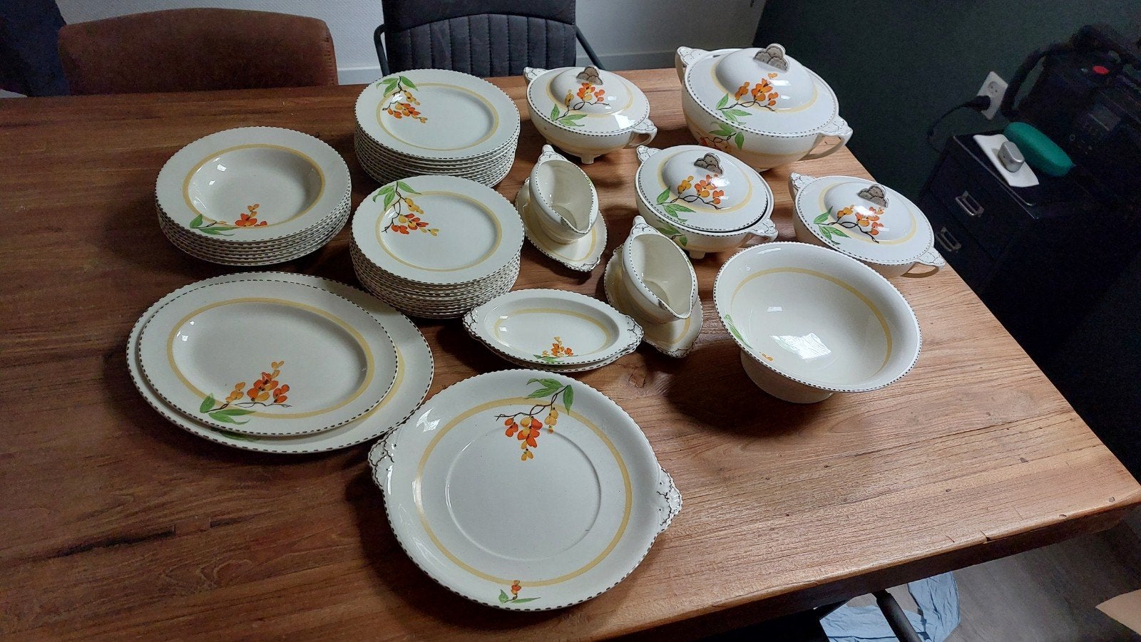 Vintage  handgeschilderd servies J&G Meakin Laburnum, Ophalen