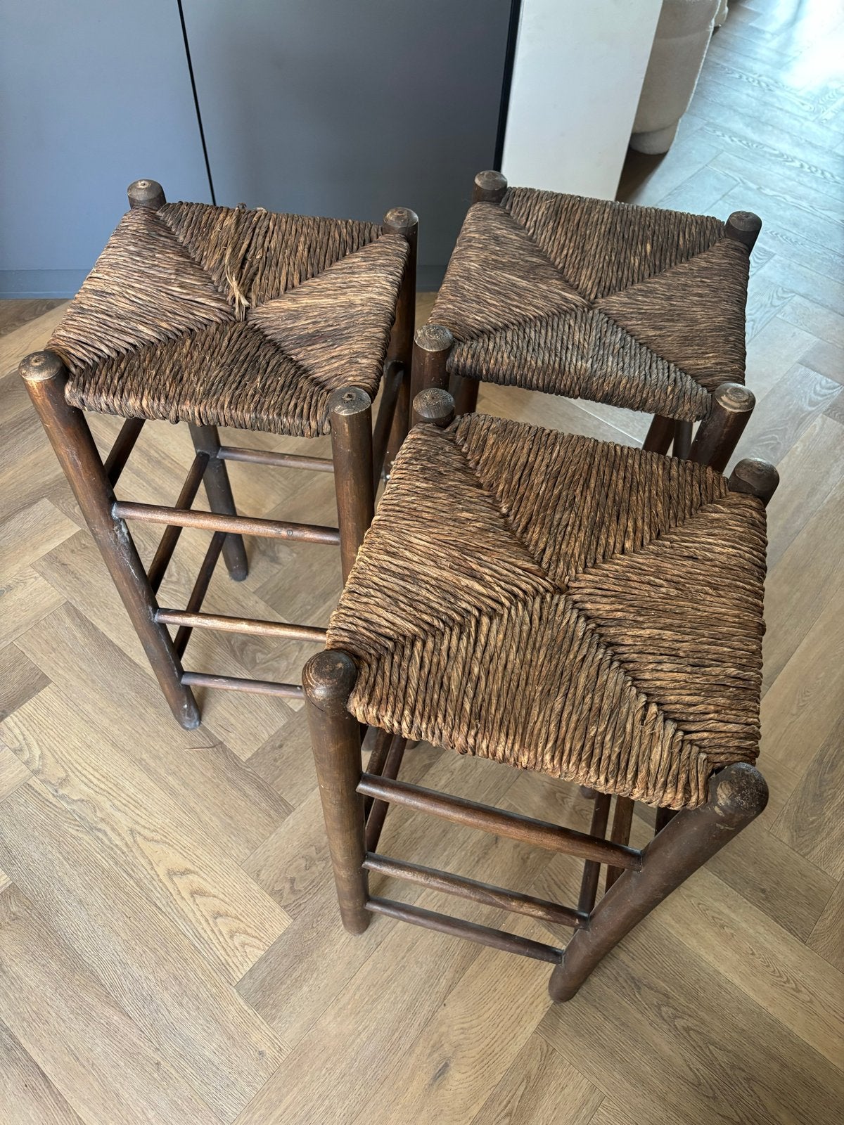 Set van 3 rieten krukken, 78cm hoog, Ophalen, Gebruikt, Hout