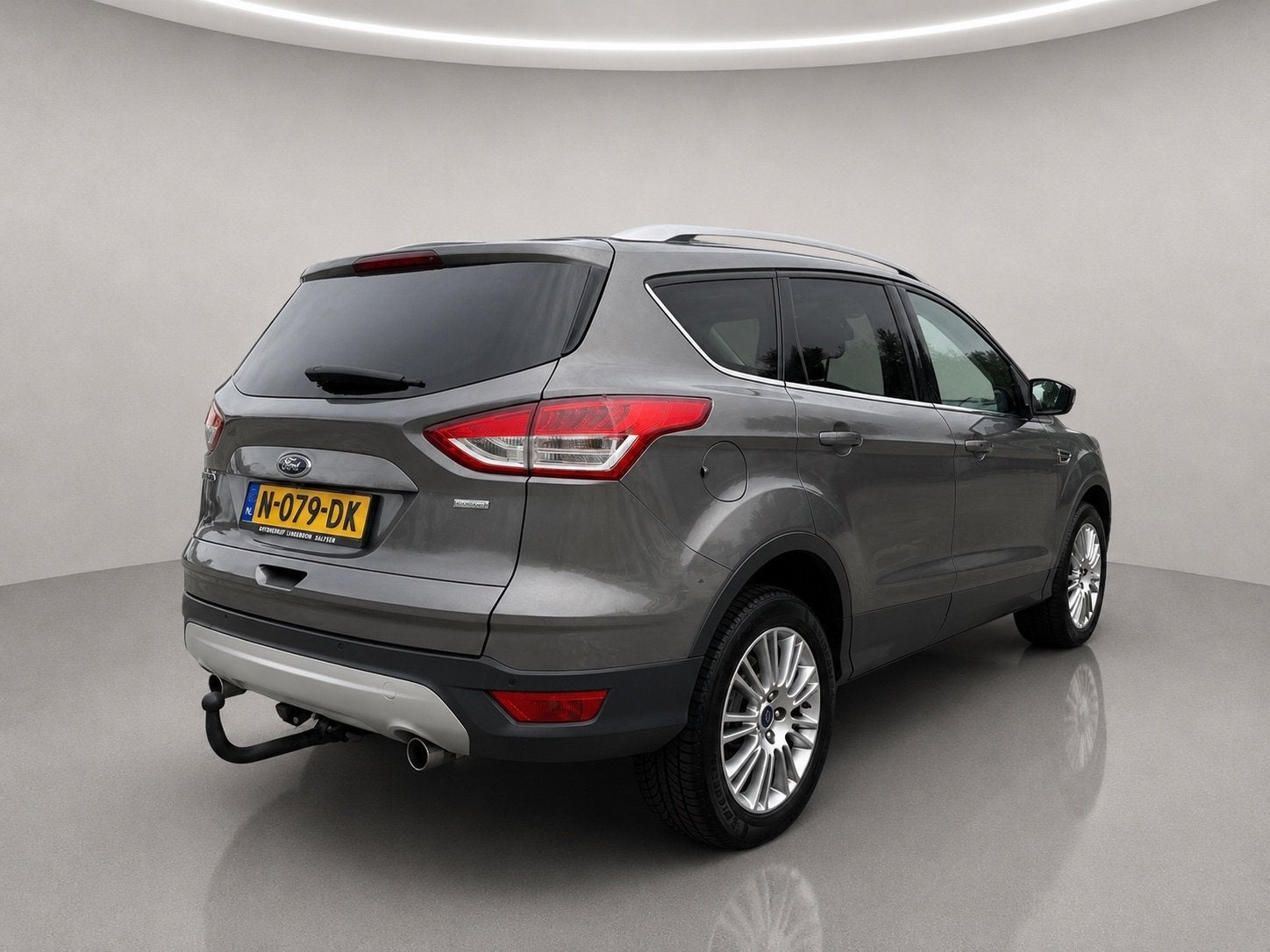 Ford Kuga 1.6 Titanium Plus 4WD Panoramadak,Camera,Trekhaak,, Auto's, Gebruikt, Zwart, 4 cilinders, Leder