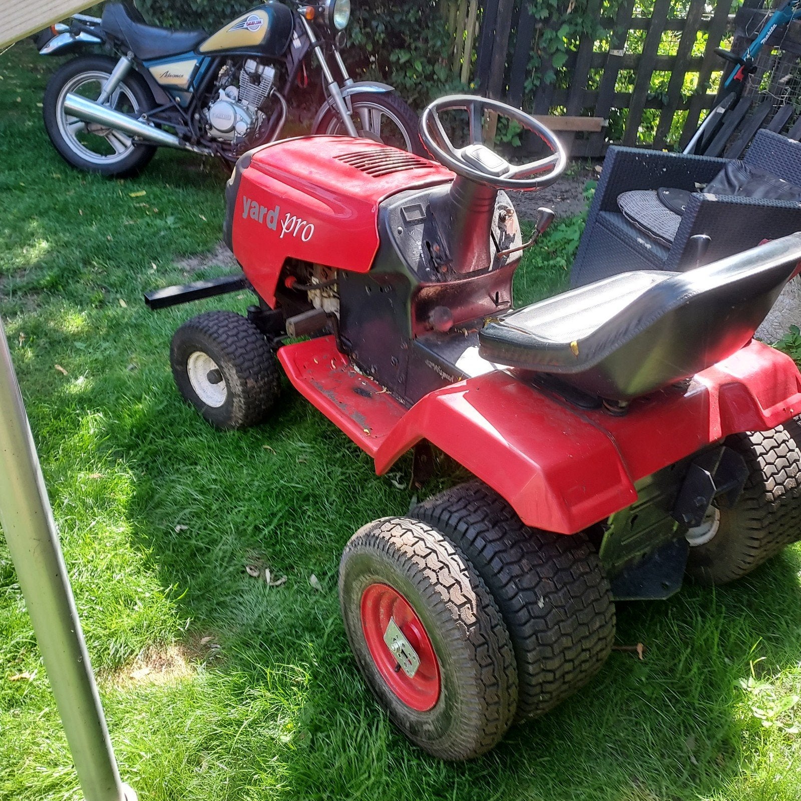 Goed lopende Yard Pro tuintracktor met dubbele montage, Tuin en Terras, Grasmaaiers, Ophalen, Gebruikt, Elektrische starter, Yard Pro