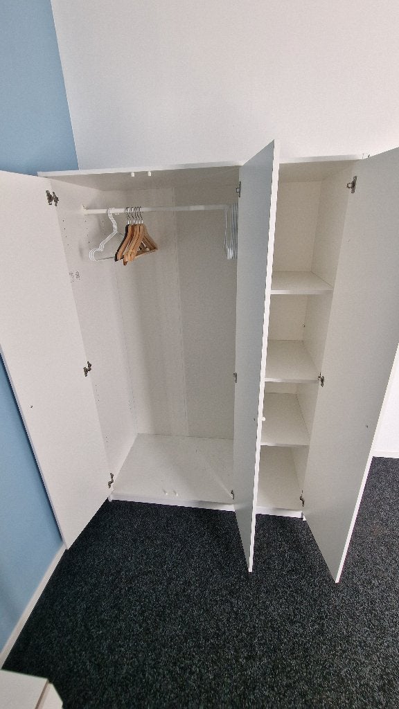 3 door wardrobe with mirror, Ophalen, Met deur(en), 100 tot 150 cm, Zo goed als nieuw