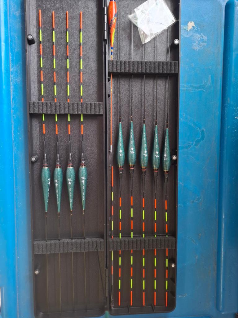 Hardcase koffer met dobbers, Ophalen of Verzenden, Dobber of Lood