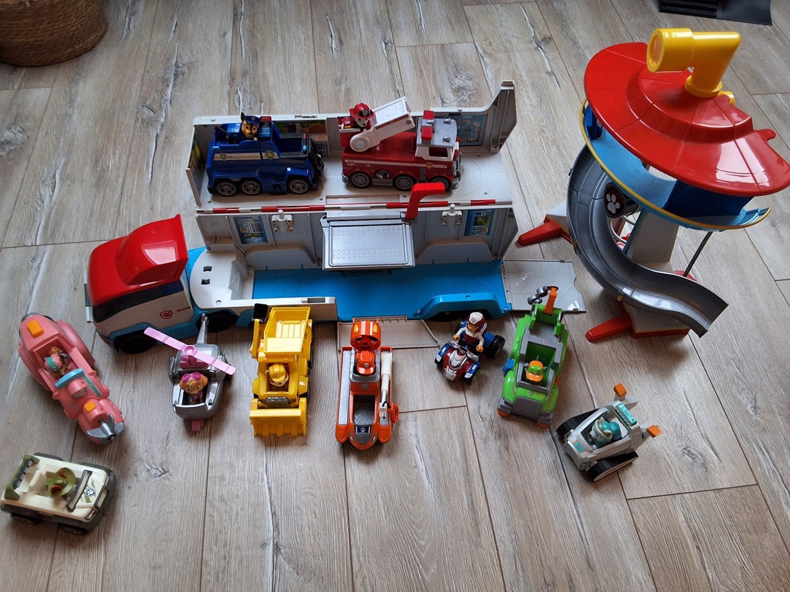 Paw Patrol Uitkijktoren & Vrachtwagen Speelset, Ophalen, Gebruikt