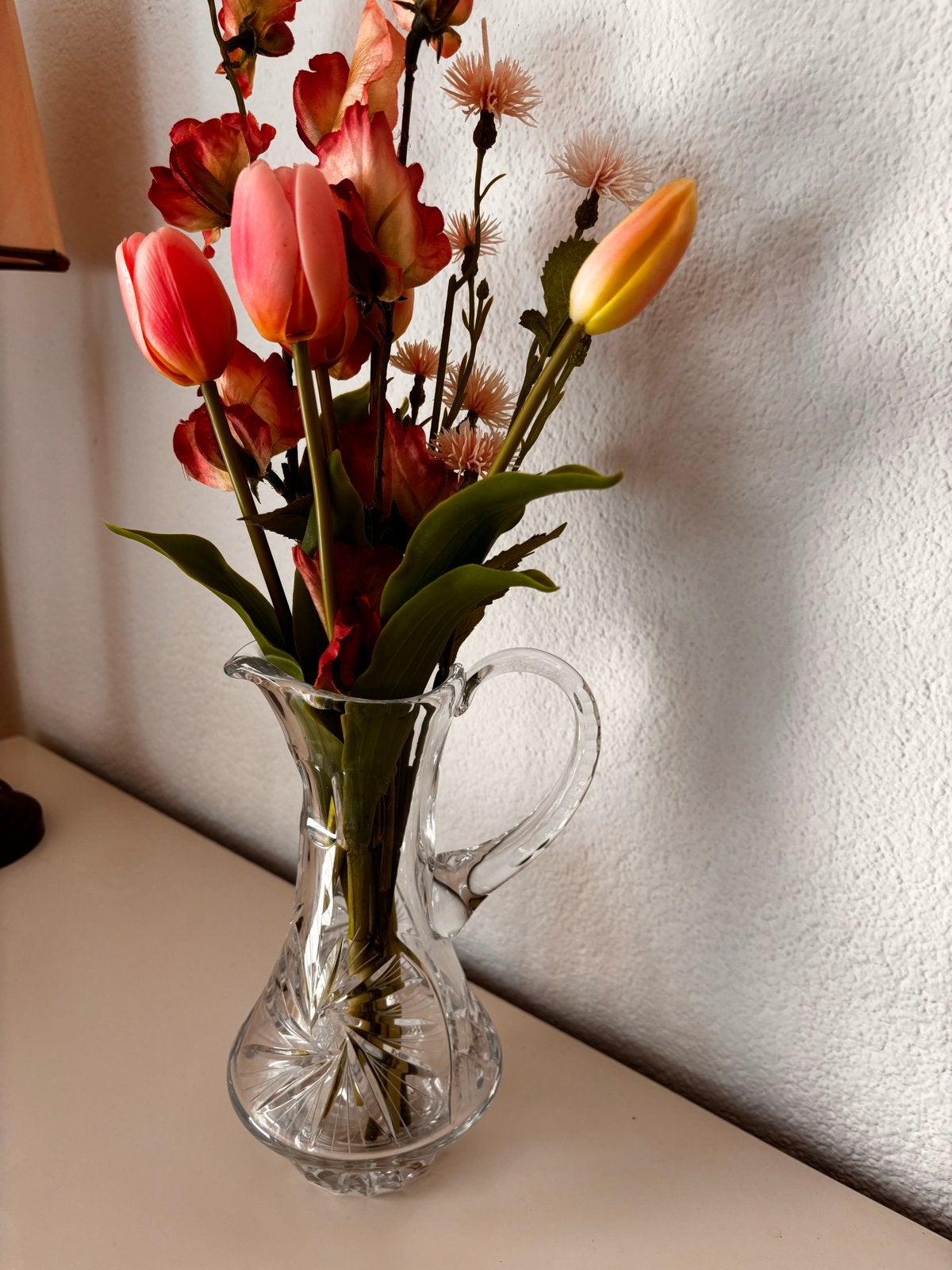 Mooie kristallen karaf met kunstbloemen, Antiek en Kunst, Ophalen