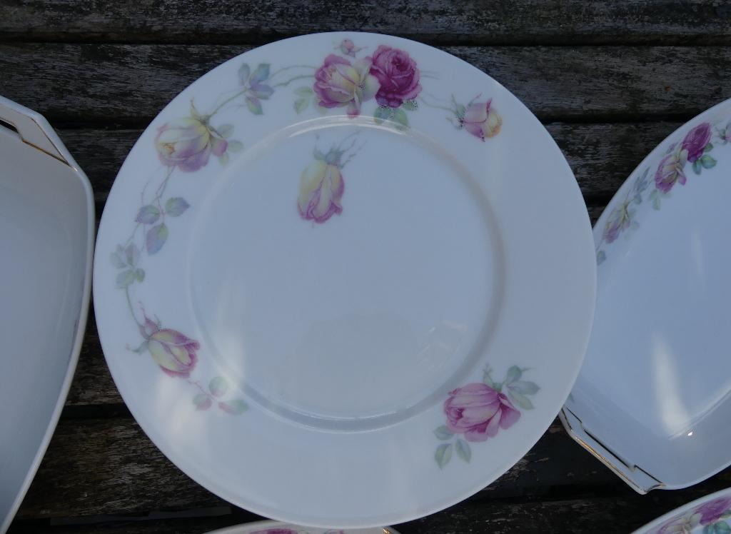 Thomas Bavaria Roosjes Serveer / Lunch  Set  Moederdag Tip, Huis en Inrichting, Keuken | Servies, Ophalen of Verzenden, Zo goed als nieuw