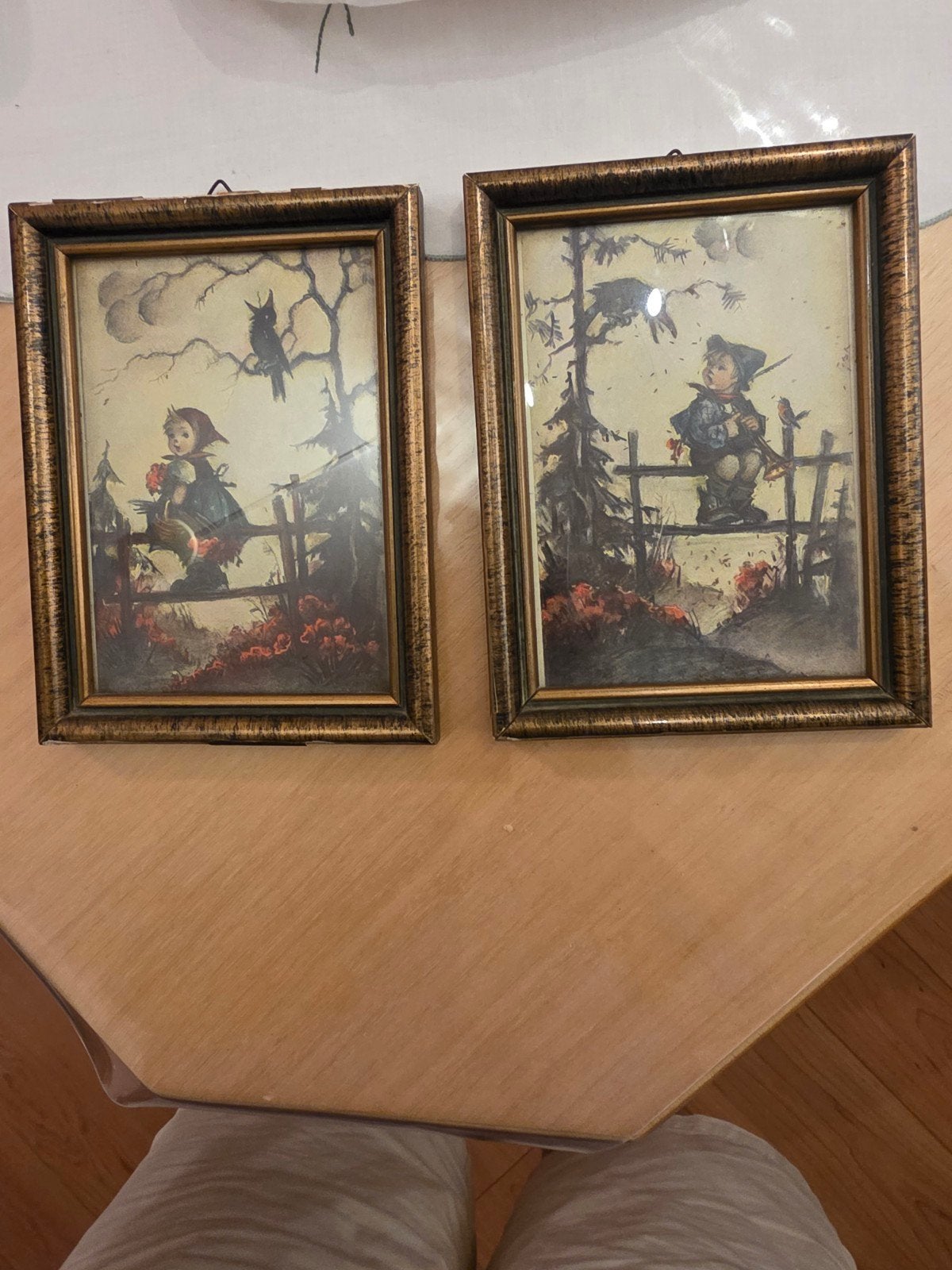 Set van 2 vintage Hummel-stijl prentjes in gouden lijst, Ophalen, Reproductie, Fotografie, Ingelijst