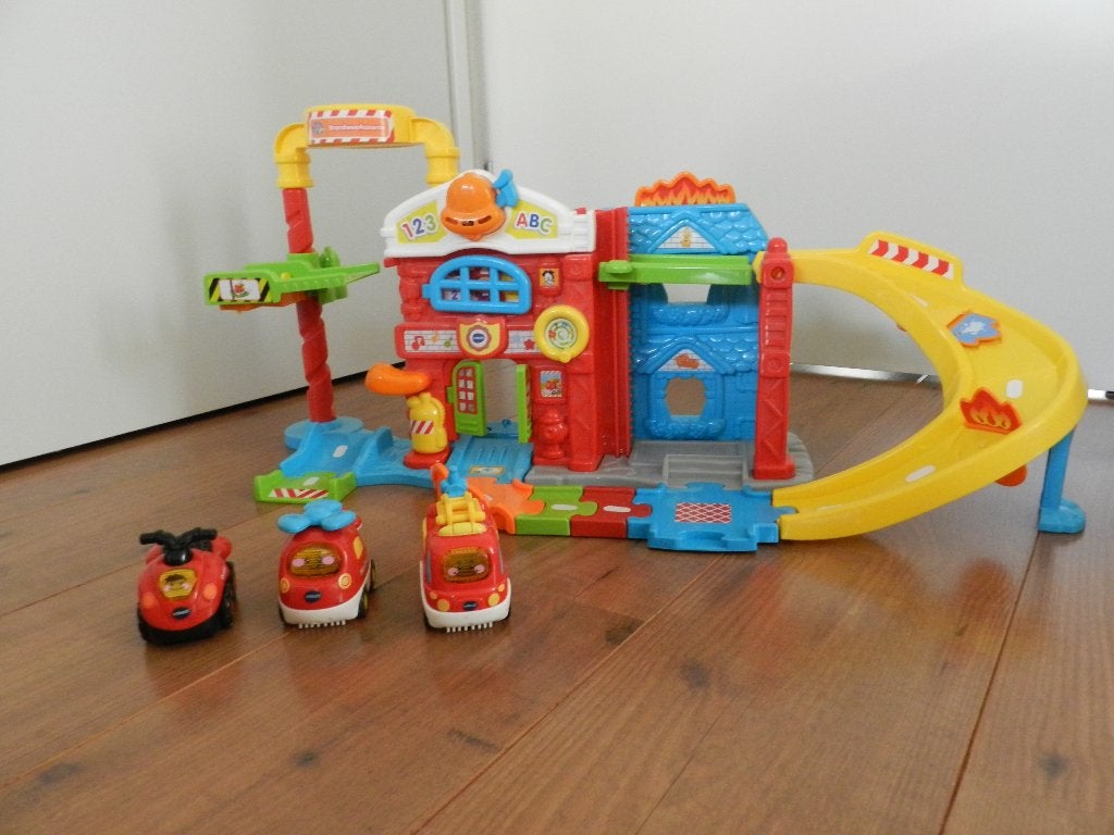 Vtech Toet Toet Auto's Brandweerkazerne incl. 3 Vtech Auto's, Ophalen, Zo goed als nieuw, 2 tot 4 jaar