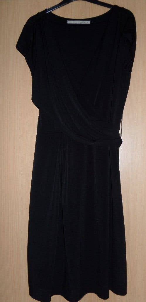 Zwarte jurk van Styles by Steps maat S met V-hals: ZGAN, Kleding | Dames, Jurken, Zwart, Nieuw, Ophalen of Verzenden, Maat 36 (S)