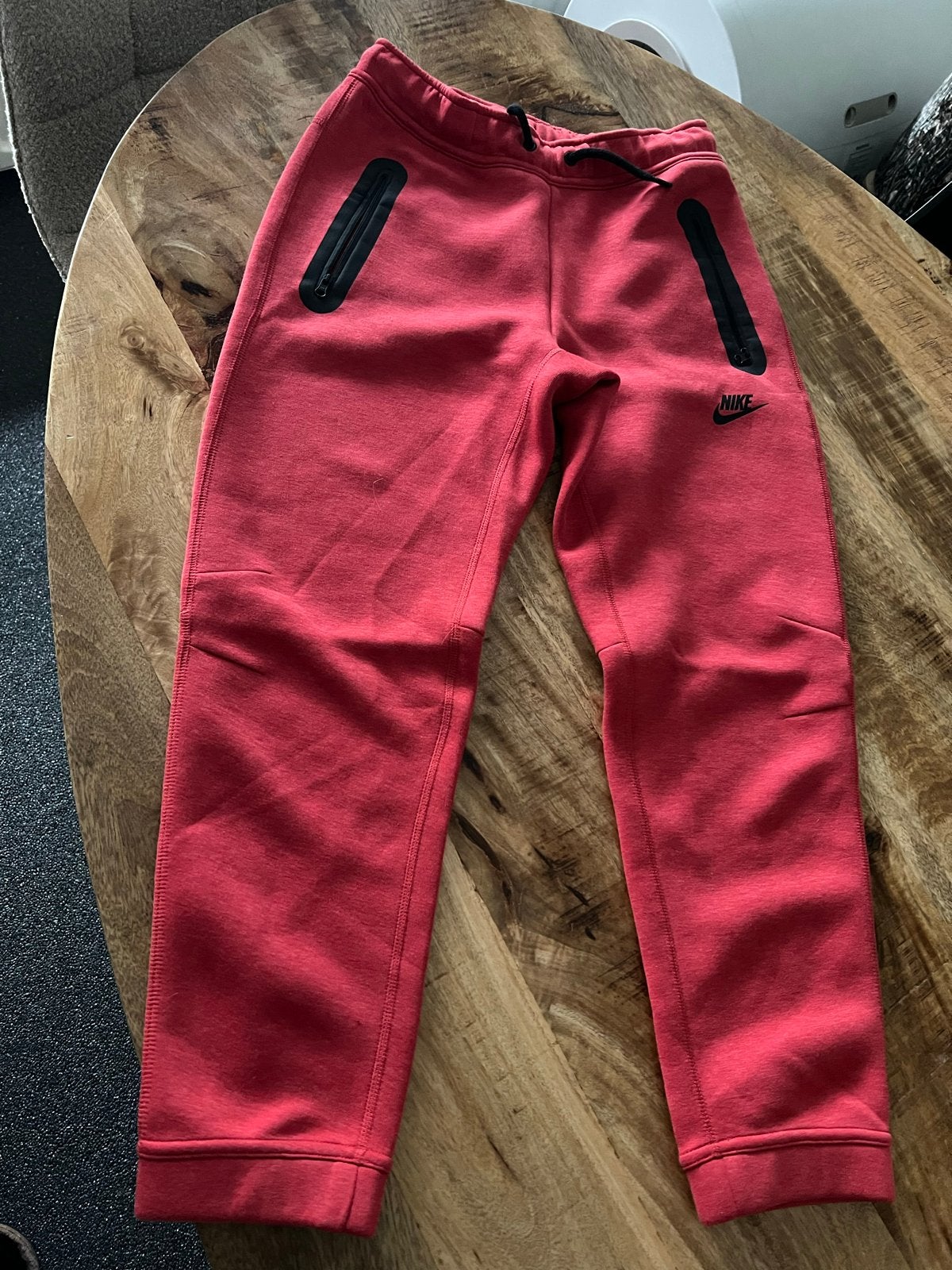 Nike Tech Fleece Trainingspak Rood - Maat L (147-158 cm), Ophalen of Verzenden, Zo goed als nieuw, Jongen of Meisje