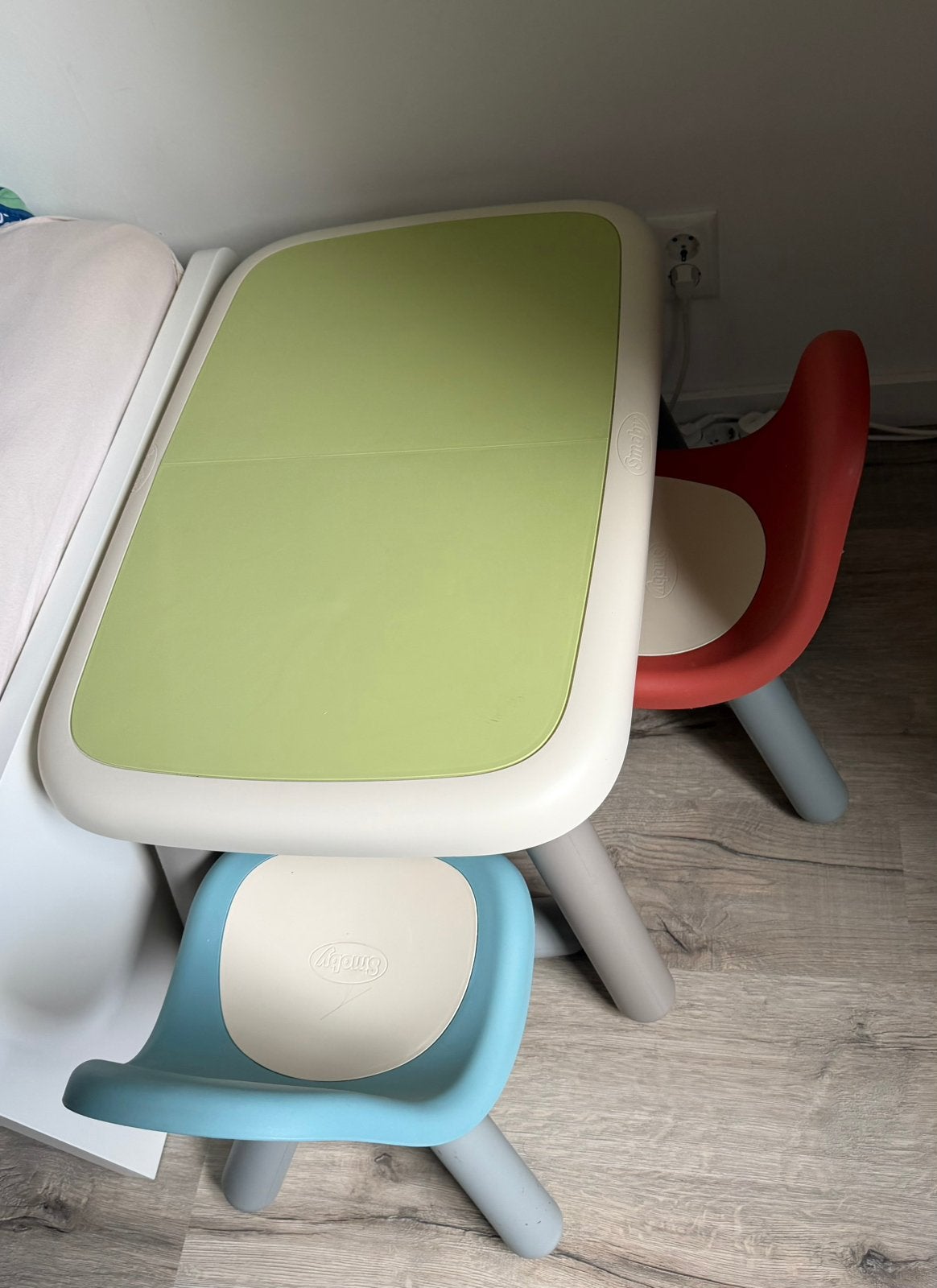 Kindertafel en stoeltjes smoby, Ophalen, Nieuw