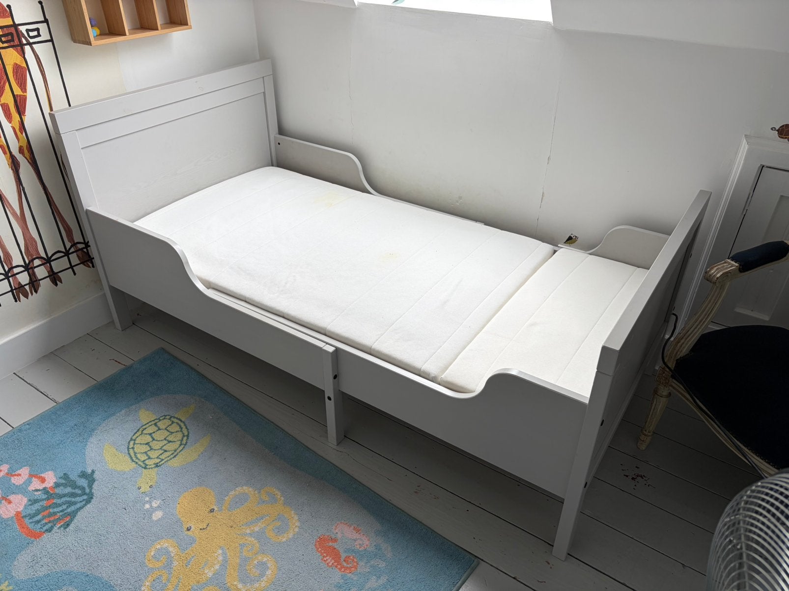 Sundvik ikea meegroei bed, grijs., Ophalen, 70 tot 85 cm, Zo goed als nieuw, Matras