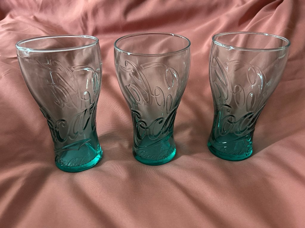 3 transparante Coca Cola glazen – turqoise kleur, Verzamelen, Glas en Borrelglaasjes, Ophalen of Verzenden, Gebruikt, Frisdrankglas