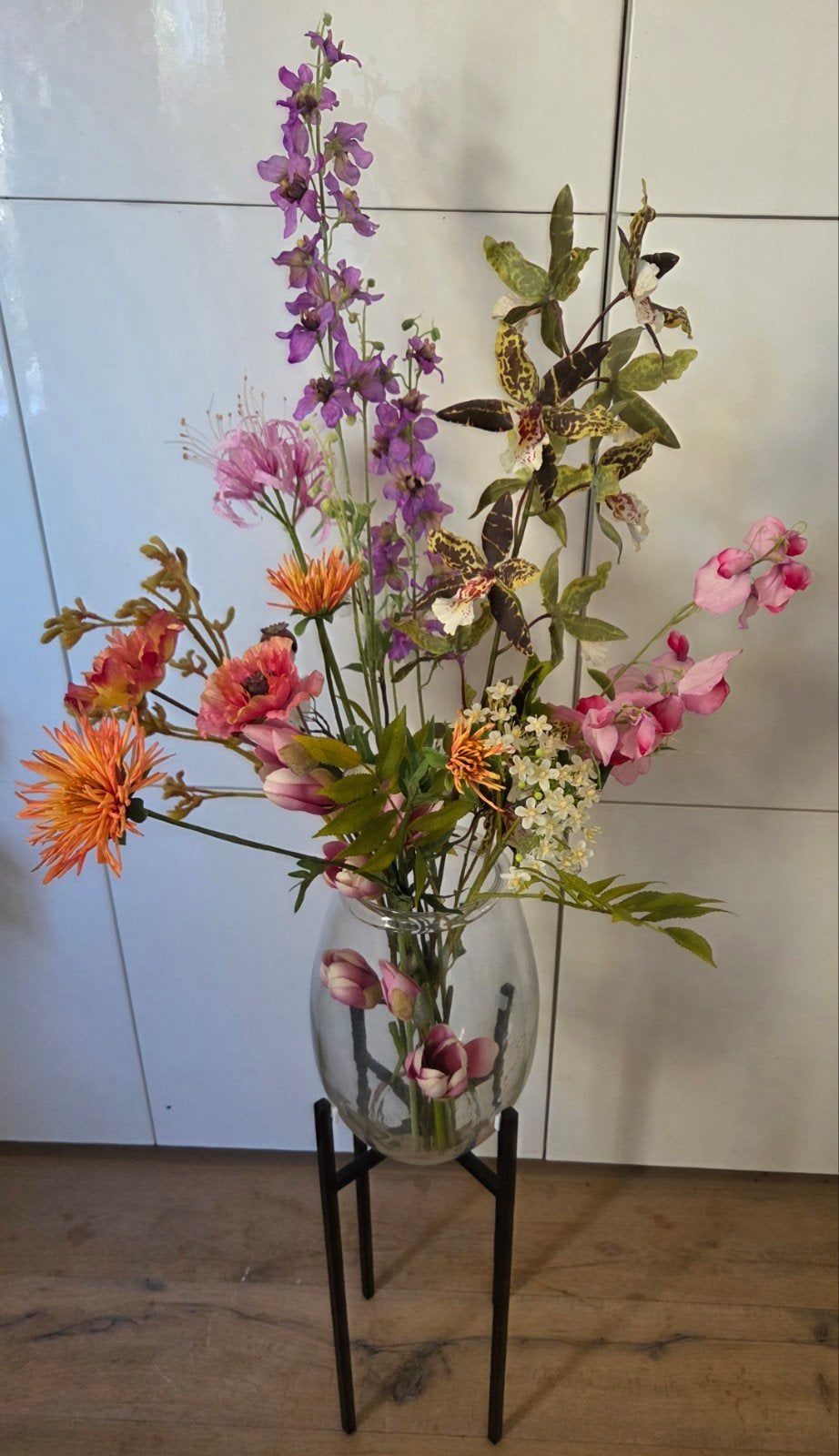 ZGN Silk-ka bloemstuk kunstbloemen incl vaas en standaard, Huis en Inrichting, Woonaccessoires | Kunstplanten en Kunstbloemen
