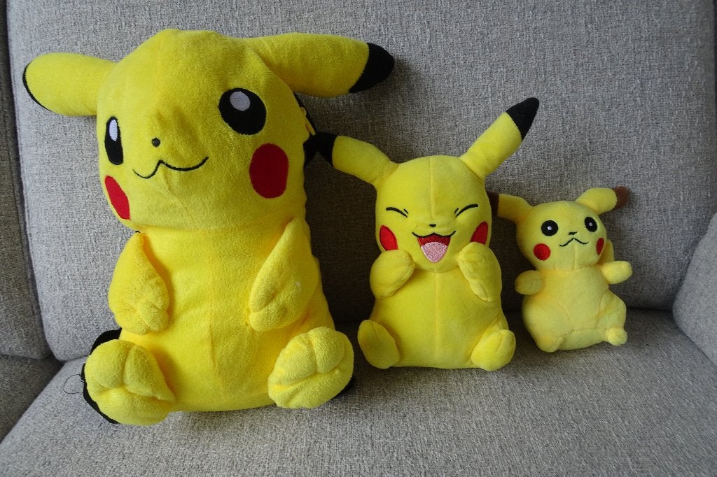 Pokemon Pikachu rugtas en knuffels, Ophalen of Verzenden, Zo goed als nieuw, Overige typen