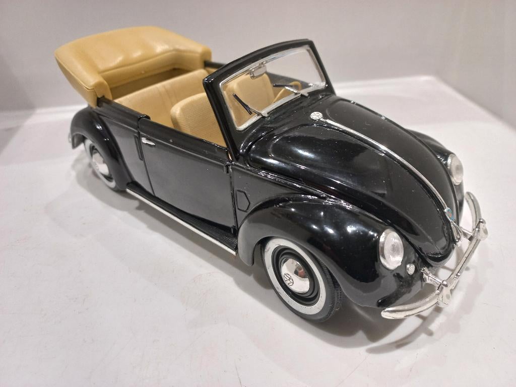 Volkswagen Kever 1951 cabriolet Maisto 1:18 modelauto 133, Hobby en Vrije tijd, Modelauto's | 1:18, Ophalen of Verzenden, Zo goed als nieuw