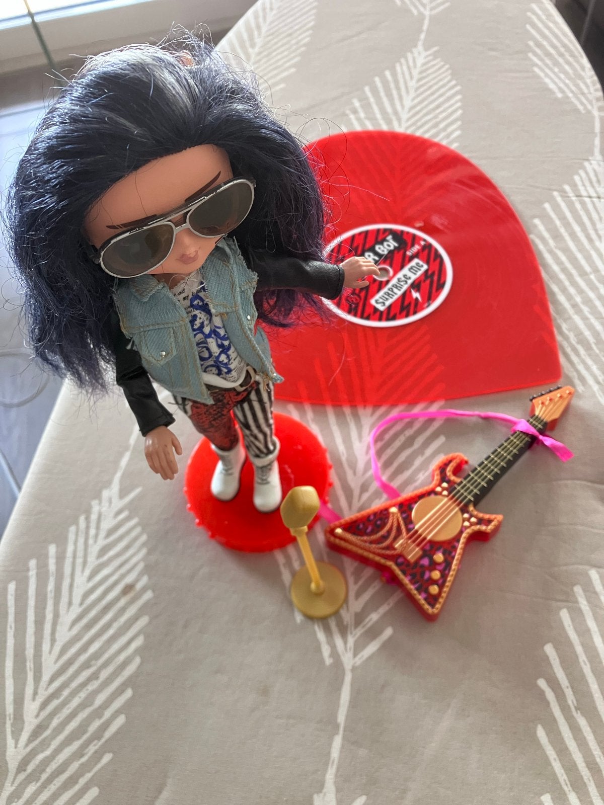 LOL Surprise OMG Remix Rocker Boi pop met accessoires, Kinderen en Baby's, Speelgoed | Poppen, Ophalen of Verzenden, Zo goed als nieuw