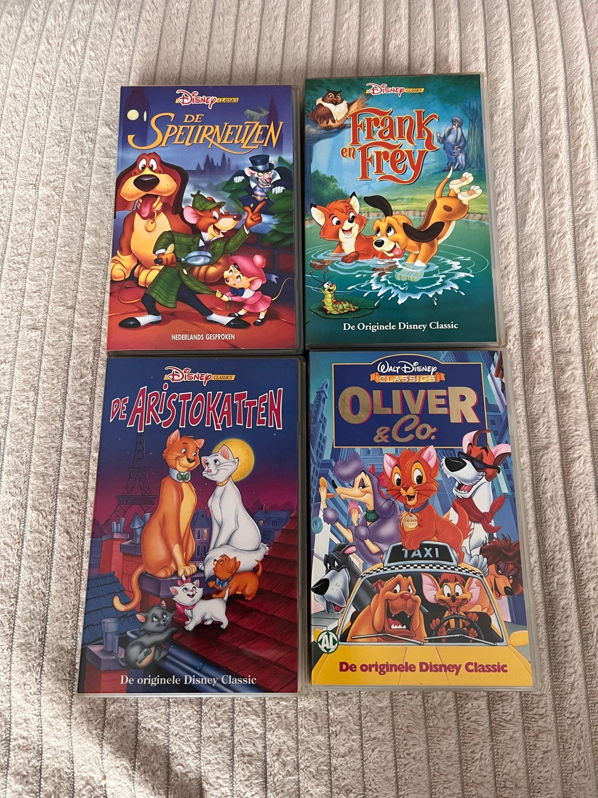 Disney Classics VHS: De Speurneuzen, Aristokatten, Oliver &, Gebruikt, Tekenfilm, Inclusief doosje, Alle leeftijden