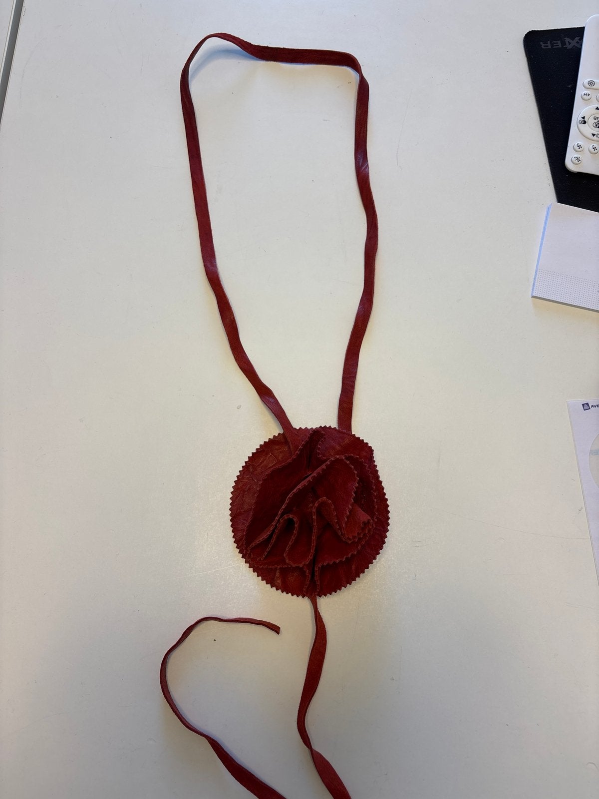 Lederen ketting/armband van HEBBEDING, Ophalen of Verzenden, Gebruikt, Rood, Overige materialen