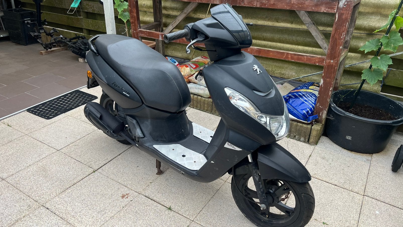 Peugeot kisbee loop of sloop of voor onderdelen, Fietsen en Brommers, Ophalen, Gebruikt, Benzine, Peugeot