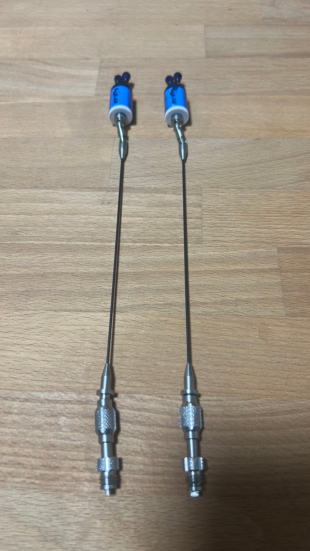 2 solar titanium long arms met 2 blauwe ipro bobbins, Watersport en Boten, Hengelsport | Karpervissen, Ophalen of Verzenden, Gebruikt