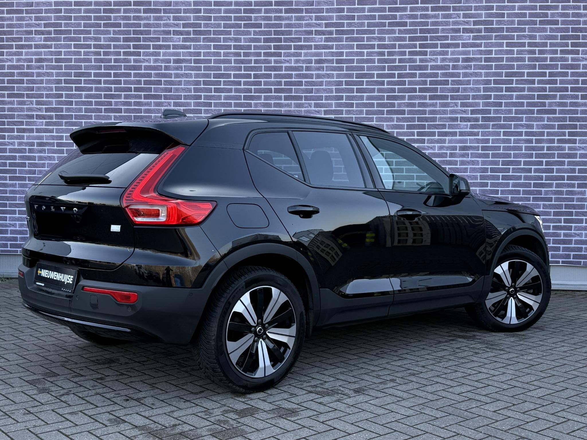 Volvo XC40 1.5 T5 Plug-in hybrid Ultimate Dark | Trekhaak |, Auto's, Euro 6, 1712 kg, Leder en Stof, Zwart