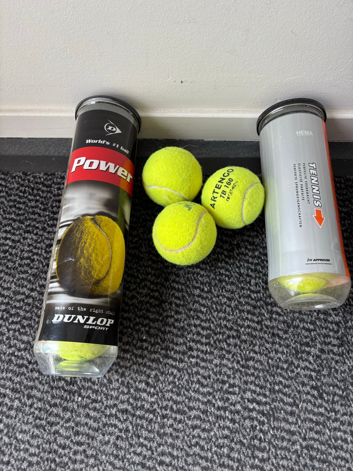 10 tennisballen van Dunlop, Artengo en Hema, Sport en Fitness, Tennis, Ophalen of Verzenden, Gebruikt, Ballen, Dunlop