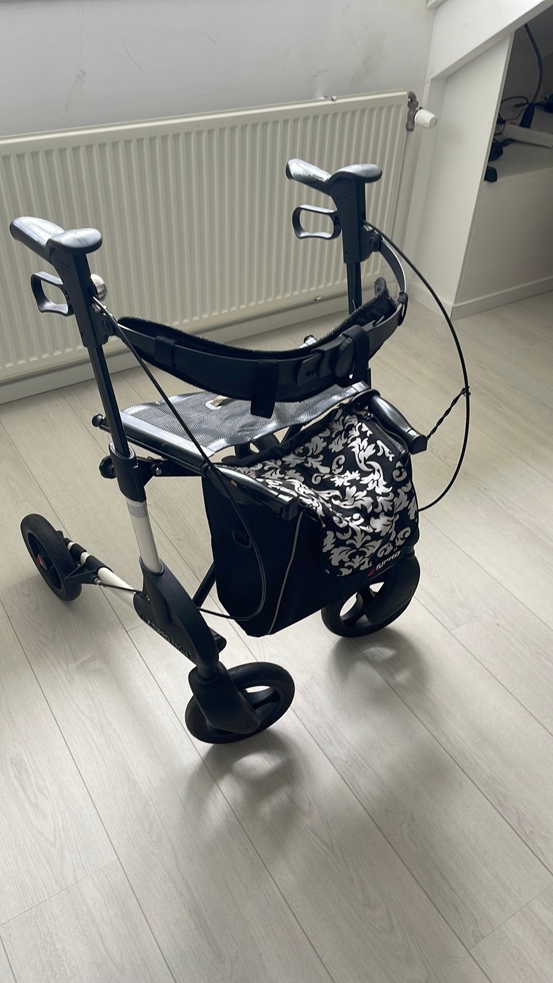 Topro troja rollator met topro troja paraplu, Ophalen, Verstelbaar, Zo goed als nieuw