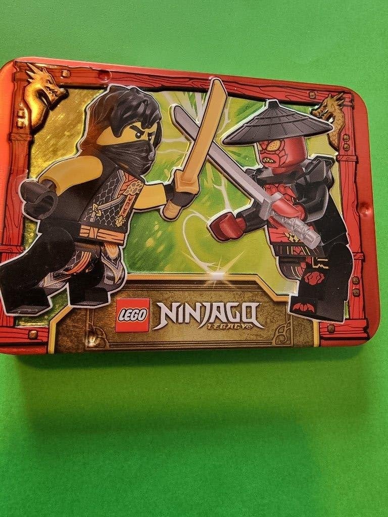 Lego Cole vs Drix Ninjago metal box 112504, Lego, Nieuw, Ophalen of Verzenden, Minifiguur