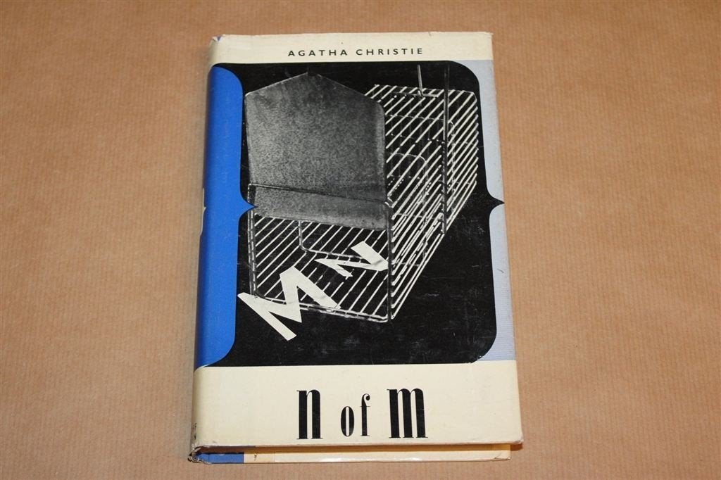 N of M — Agatha Christie, Sijthoff Accolade-Serie 1958 WO2, Ophalen of Verzenden, Gelezen