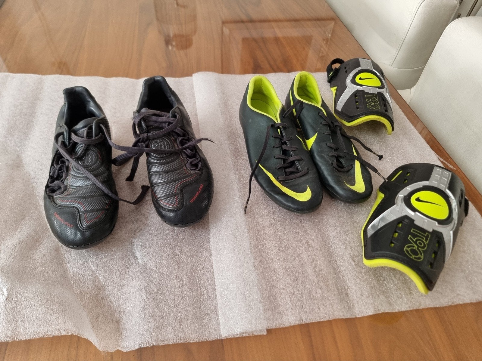 Nike Voetbalschoenen en Scheenbeschermers Set, Sport en Fitness, Voetbal, Ophalen of Verzenden