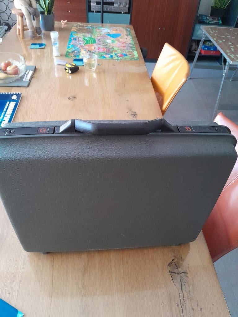 Attache koffer, Ophalen, Hard kunststof