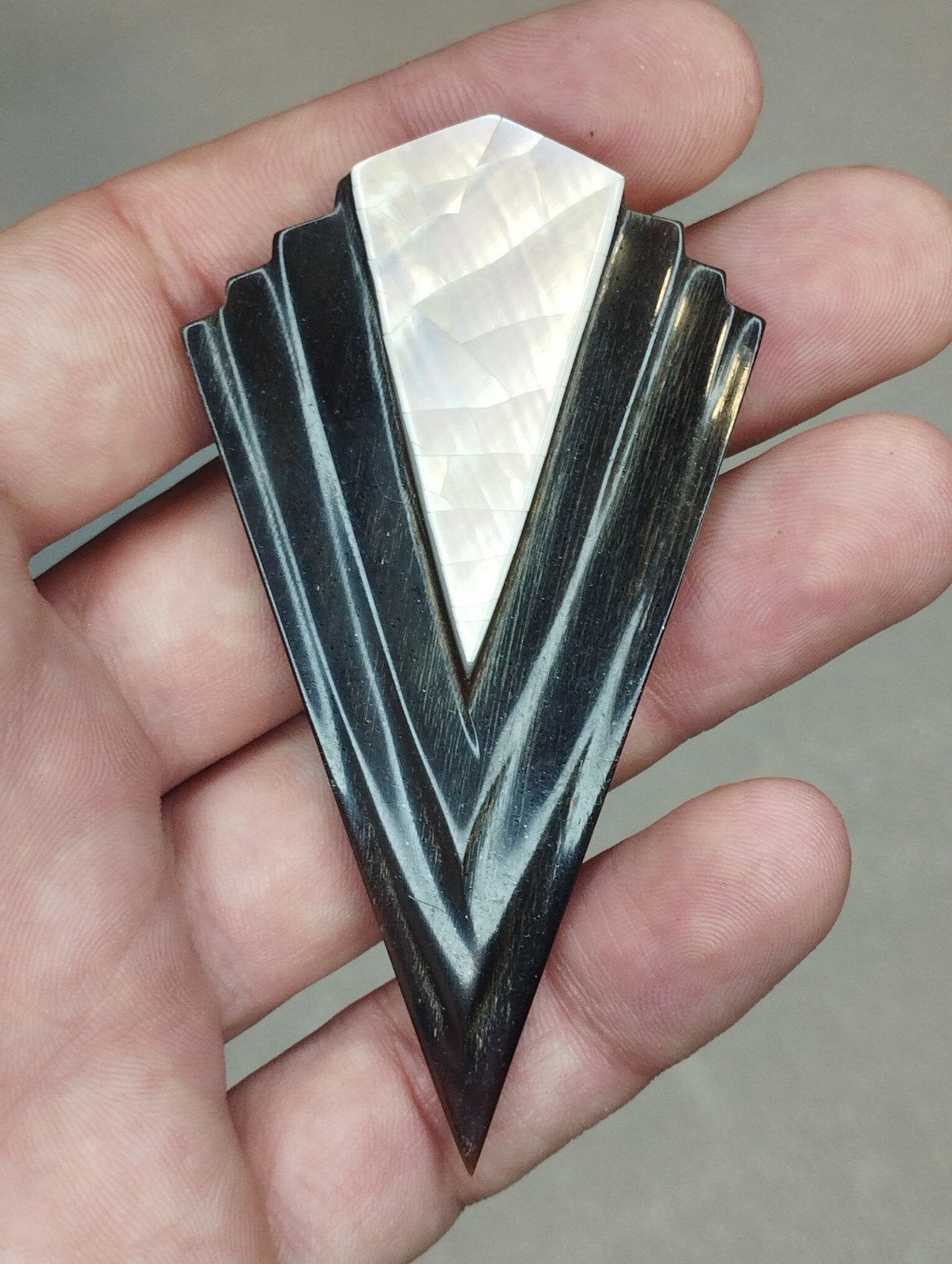 Vintage Art Deco broche uit de Filipijnen, handgemaakt, Sieraden, Tassen en Uiterlijk, Broches, Zo goed als nieuw, Overige materialen