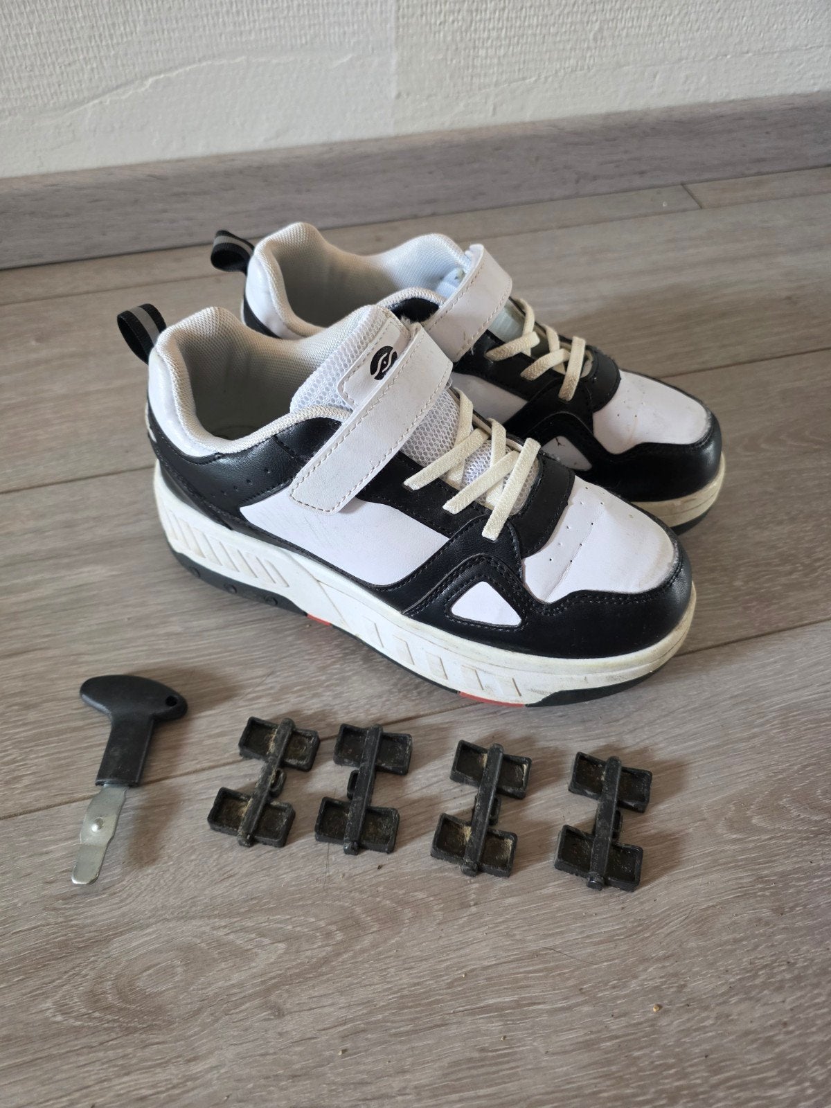 Skeelers / schoenen met wieltjes - Maat 36, Ophalen of Verzenden, Zo goed als nieuw, Kinderen