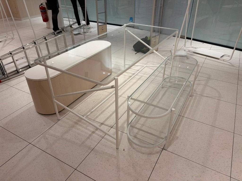 Winkelpresentatietafel met glazen blad, Huis en Inrichting, Ophalen, 50 tot 100 cm, Zo goed als nieuw, Glas