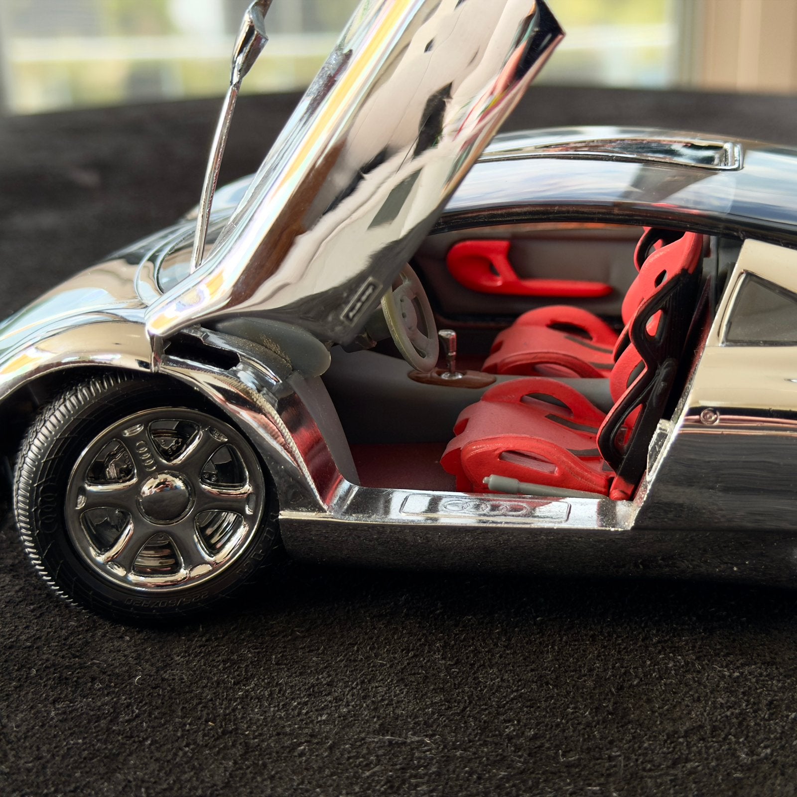 Audi Avus Quartro 1:18, Ophalen of Verzenden, Zo goed als nieuw