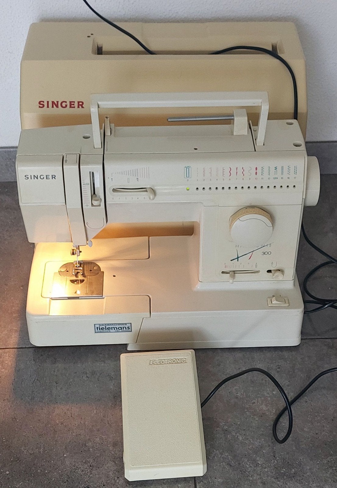 Singer naaimachine Model 9137, Hobby en Vrije tijd, Naaimachines en Toebehoren, Ophalen of Verzenden, Zo goed als nieuw, Naaimachine