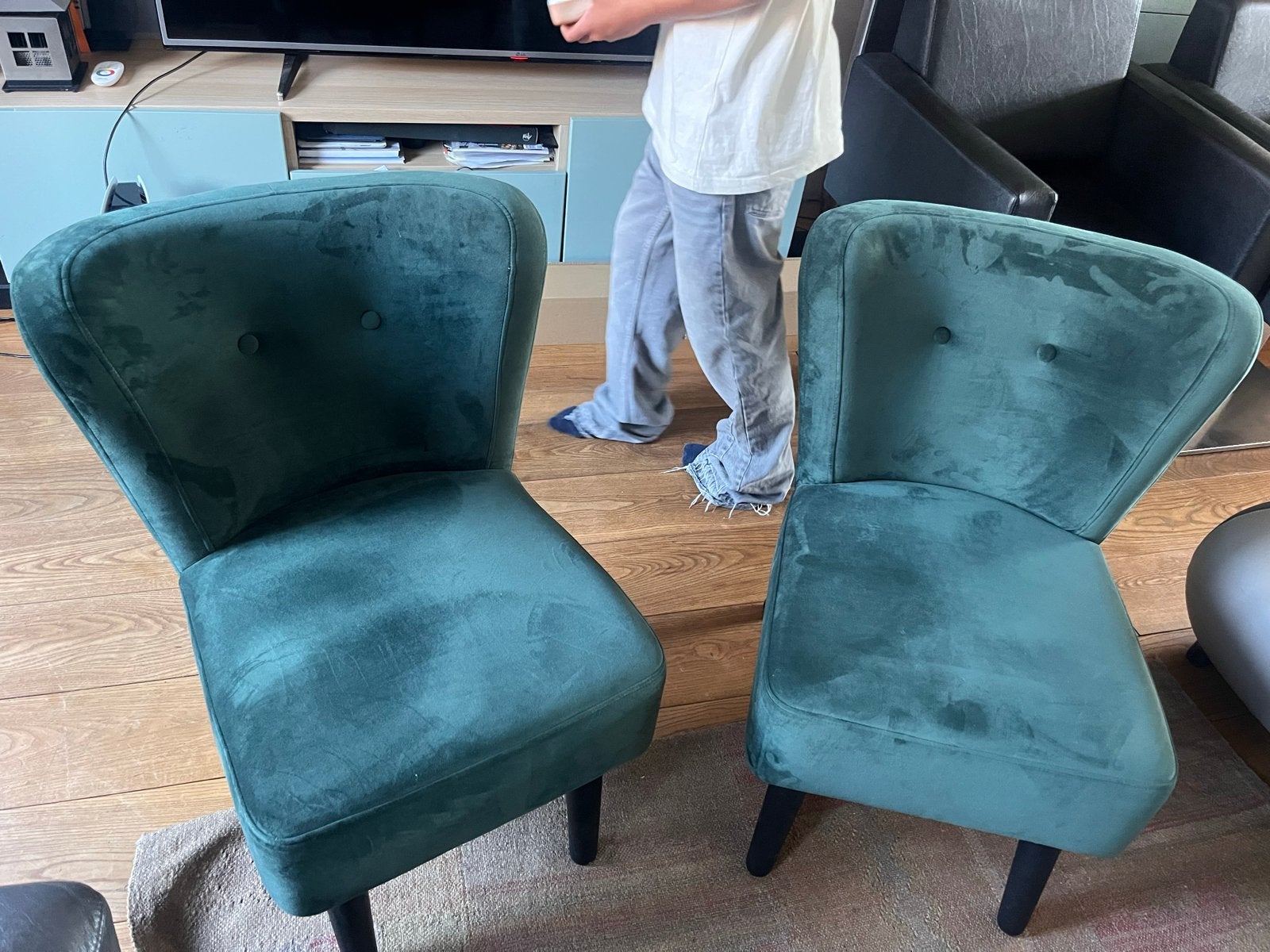 2 Groene gestoffeerde stoeltjes - Suède look, Huis en Inrichting, Stoelen, Ophalen, Gebruikt, Twee, Overige kleuren