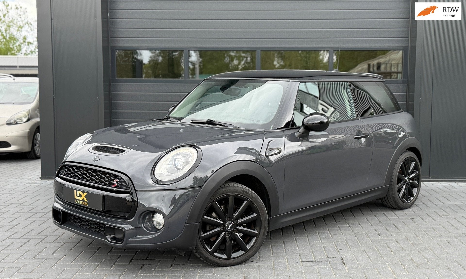 Mini Mini 2.0 Cooper S Chili Serious Business 192 Pk|PDC, Auto's, Mini, Voorwielaandrijving, 1998 cc, Euro 6, 4 stoelen