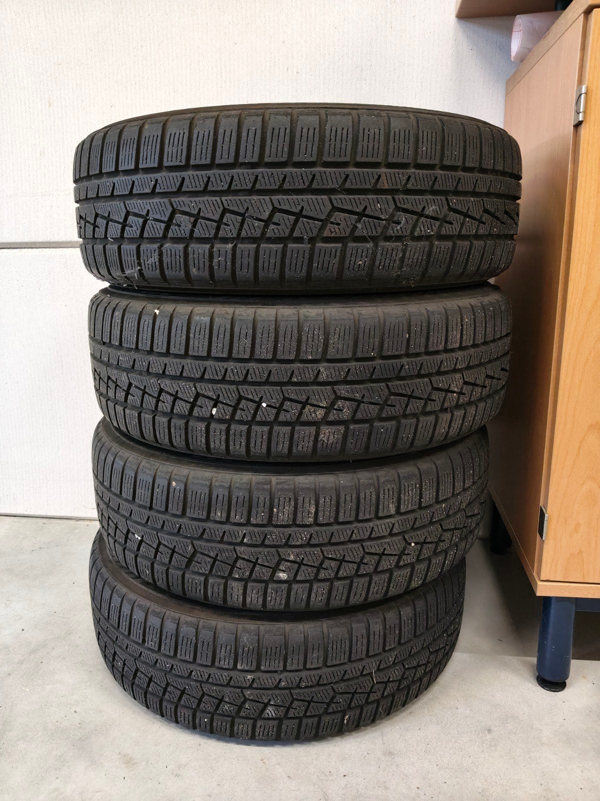 Winterbanden 185/60R15 met 5mm profiel op stalen velgen, Ophalen, Gebruikt, 15 inch, Banden en Velgen